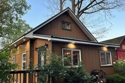 Image de \"Otsego Lake Retreat\" Charming 3-bedroom house with WiFi and Ac in Gaylord