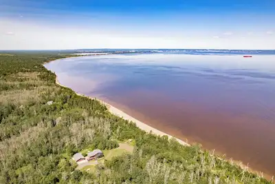 Image de Kitchigami Lodge - on Lake Superior. Beach, Firepit, Hot Tub, 30 min to Duluth!