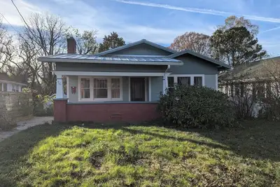 Image de [New Owner Special! ] Newly renovated West Asheville cottage
