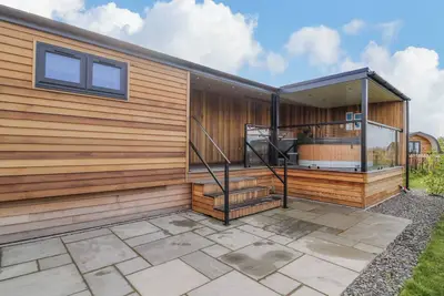 Image de Betsi (Lodge 1), pet friendly, with hot tub in Corwen