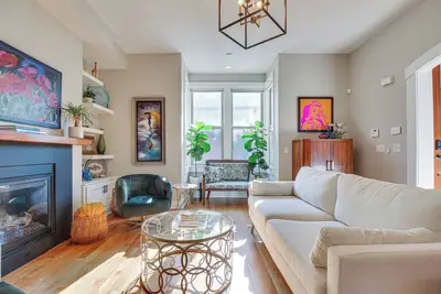 Image de Vibrant Downtown Cincinnati Townhome w/ Sauna!