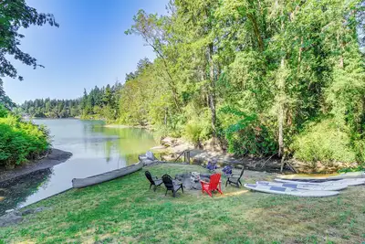 Image de Bainbridge Island Group Retreat w\/ Pickleball!