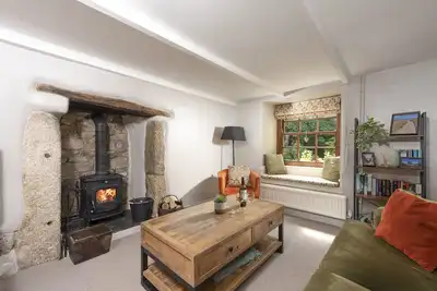 Image de Retreat to somewhere utterly spellbinding - This charming 17th Century former farm cottage oozes pea