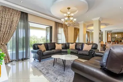 Image de Spacious 7-bedroom villa with Ac, WiFi in welcoming Midrand