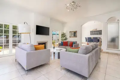 Image de Spacious Family House w/ Garden by Host Wise
