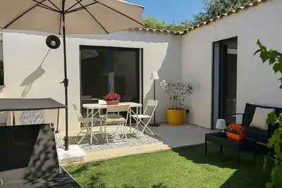 Image de Maison jardin piscine parking - Le cerisier