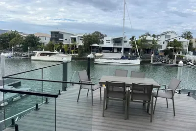 Image de Amazing waterfront Luxury house&heated Pool& Ev