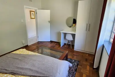 Image de Spacious 5-bedroom house in the Heart of Linden with swimming pool