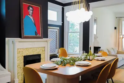 Image de Impressive three bedroom on historic Fenelon Place
