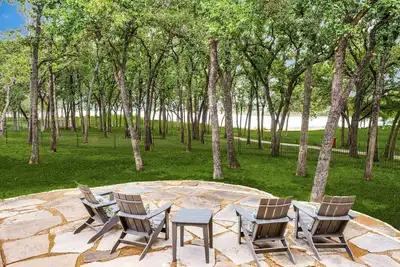Image de Waterfront Luxury Living with 4-Br, Pool and Views