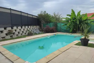 Image de Loue gite tout équipée 20 mètres carrés avec terrasse et accès piscine partagée