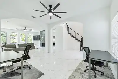 Image de The Colony Overlook: 4-Bedroom Grandeur