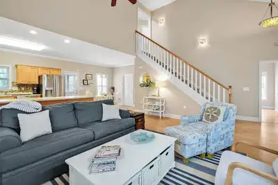 Image de Escape to ‘Lost & Found’ \nour charming 4Brm & 2. 5Bth \nbeach house on Oak Island
