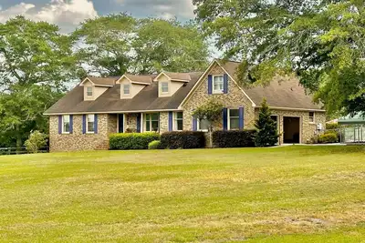 Image de Spacious 5-bedroom farmhouse/ pool in charming Batesburg-Leesville with WiFi, Ac