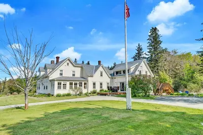 Image de Classic Maine farmhouse with modern amenities