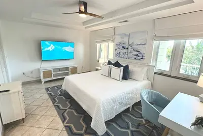 Image de Home Away From Home Luxury 1-bedroom Pool View Condo at Turtle Cove Marina