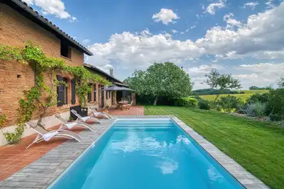 Image de Montillet - Maison piscine, terrain multisport
