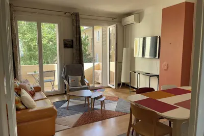 Image de Chez Maria Place Míollis, 100 mètres de Cours Mirabeau