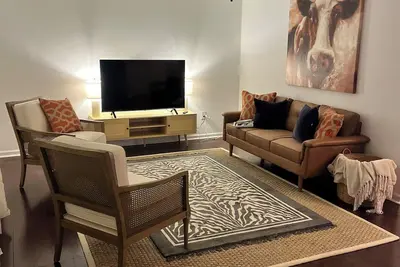 Image de Spacious 4-bedroom house in charming Belmont with WiFi and Ac