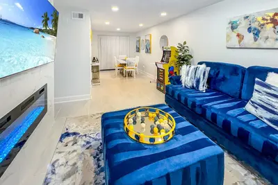 Image de Elegant Serene | Family Friendly| Private Patio | Close to airport