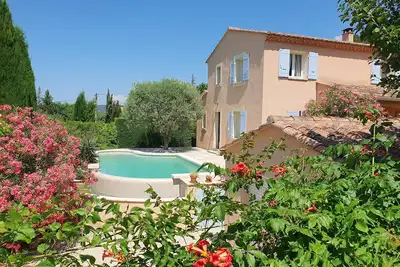 Image de Villa provençale au pied du Mont Ventoux avec piscine à débordement