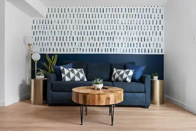 Image de Mcm Condo | Near Downtown + SoCo | Pets Ok