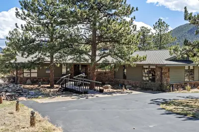 Image de Ranger Retreat Experience mountain living at its finest!