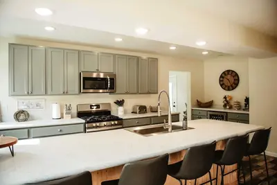 Image de Spacious Family Retreat near the Lake ~ Huge Yard!