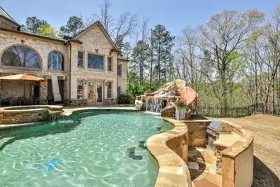 Image de Charming guest house in the Atlanta Metro/ Sandy Springs area near Truist Park.