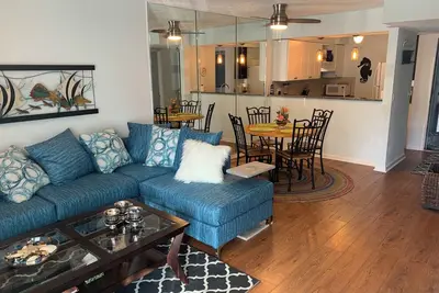 Image de Cozy Ground Floor 2 bedroom unit steps from the main pool at Mbyc