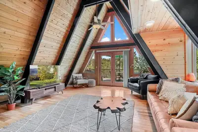 Image de A-Frame On The Rocks. Whispering Pines. Payson. Waterwheel.