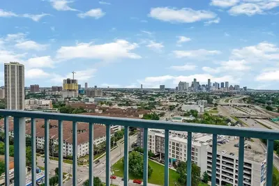 Image de 2 Bedrooms, 2-Br W/ Pool & Gym In Central Midtown W/ Balcony View