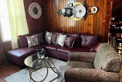 Image de The Cabin - 2 Br 1 Ba Apt Near Downtown