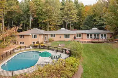 Image de Alpine Chateau Stowe-7 Br-6 bath-Game Room, Firepit, Pool!