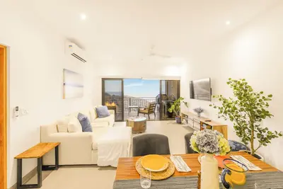 Image de 2br/2ba Oceanfront Lux Surf Condo in Los Cerritos w/ Pool, Gym, Hot Tub, Sauna