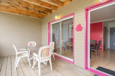 Image de Appartement 'Le Clos Du Champ De L'Amour - Rochefort' avec piscine privée, Wi-Fi et climatisation