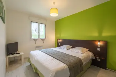 Image de Appartement 'Le Clos Du Champ De L'Amour - La Palmyre' avec piscine privée, Wi-Fi et climatisation