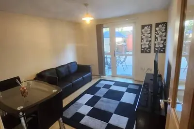 Image de Beautiful 4 bedroom home with Parking by Lakeside
