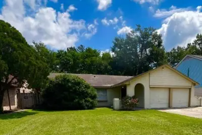 Image de Family Home | Pool table w/ 8 beds backyard