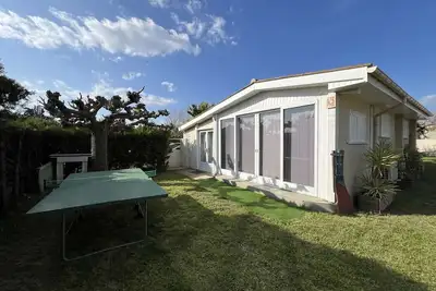 Image de Maison Bungalow Climatisée avec Jardin Arboré, 3 Chambres, Wifi - Proche Plage et Commerces