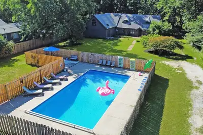Image de 🌊 Pat's Pool House & Sauna – Your Ultimate Lakeside Playground