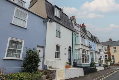 Old Harbour Townhouse, pet friendly, with open fire in Weymouth