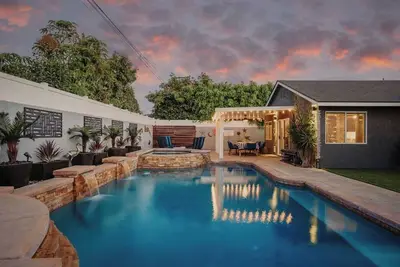 Image de Casa d’Cambridge | Pool Heat & Spa |Ev| Sleeps 10