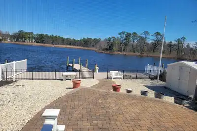 Image de Waterfront! 2-bedroom house with amazing views & all the comforts of home!