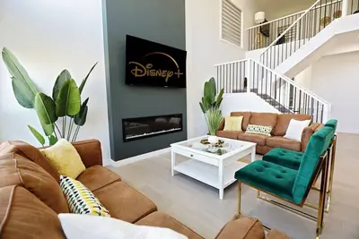 Image de Luxury Retreat With A/C|Fireplace|Garage|Disney+