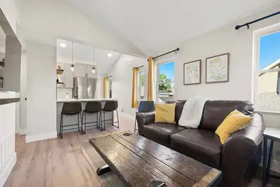 Image de Walkability 10/10, less than 5 miles to downtown and I-70