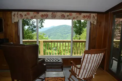 Image de Rustic Charm 4-bedroom spacious Cabin with Big Smokey Mountain View!