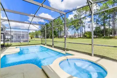 Image de 6 Bed Pool\/Spa Game Room In Golf Resort!