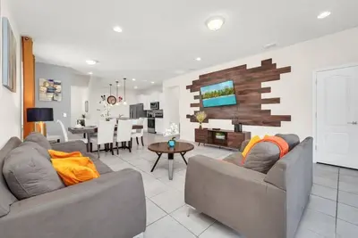 Luxury 7 Bed Villa with Pool/Spa