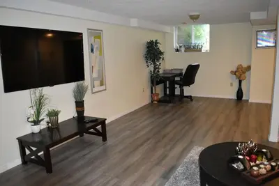 Image de Cozy Basement Space in Kanata North